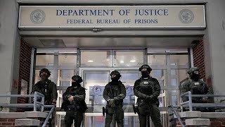 Захваченный венесуэльский лидер Николас Мадуро доставлен в Нью-Йорк, будущее страны остается неясным