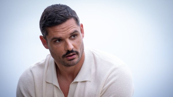 "Il a dit non, jamais de la vie" : Florent Manaudou a refusé une proposition de la production d'A priori, et il a eu bien raison - Télé-Loisirs