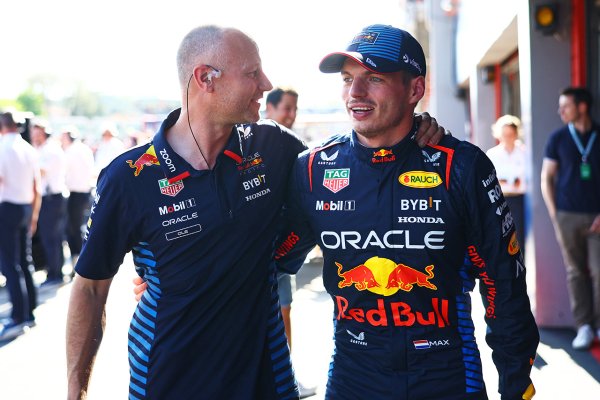 レッドブルからフェルスタッペンの4連覇を支えたベテランメカニックが離脱か。ジャガー時代からチームに貢献 | ニュース | autosport web