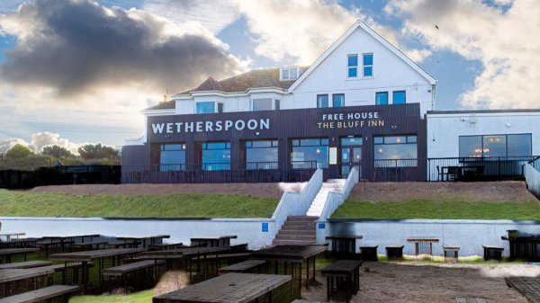 Wetherspoon pub opens at Cornish holiday park
