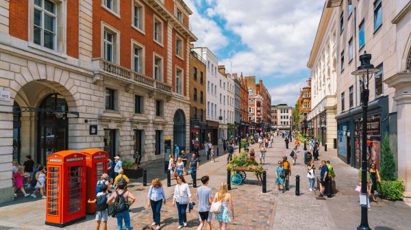 ’Beautiful’ London walk where you’ll see bookshops, cafes and ’prettiest street’