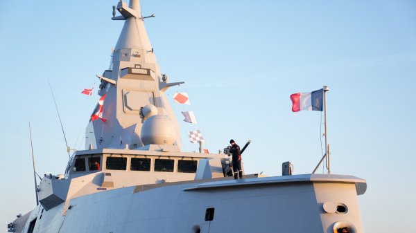 Elle peut traquer des sous-marins, se défendre contre des avions et faire face à des drones: l'armée française commande une cinquième frégate de défense et d'intervention (FDI) auprès de Naval Group