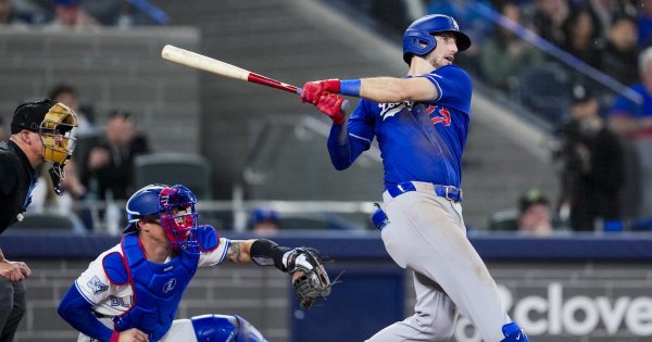 Commentary: Dodgers continue to be the evil American mercenaries Toronto fans love to hate