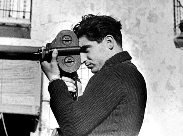 Robert Capa's Rare Photos Taken in Hungary Arrive in Budapest