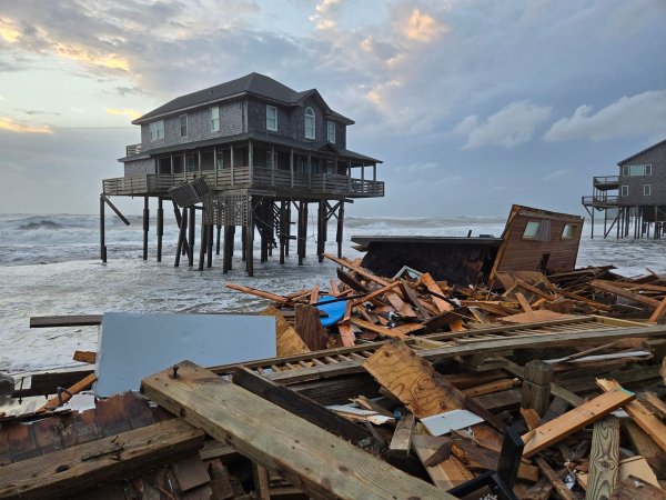 Threat of more oceanfront homes collapsing closes portion of Outer Banks beach