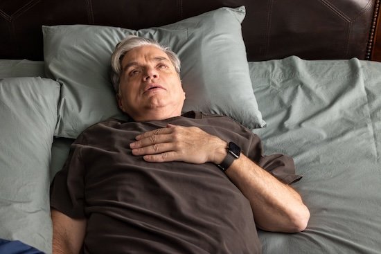 CHICAGO MED: Oliver Platt Embraces the Joy of Playing a Patient on the Medical Drama - Give Me My Remote