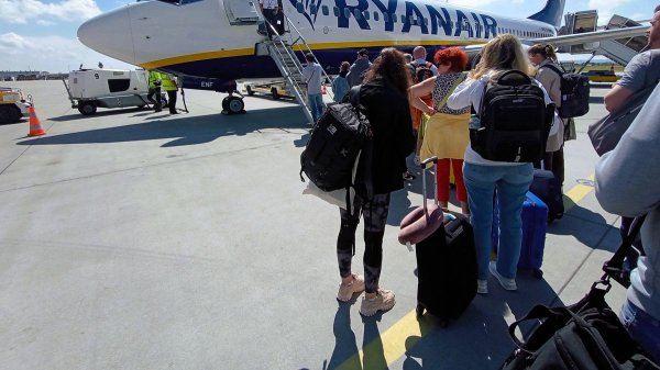 Ryanair free cabin baggage allowance could double under new EU baggage rules
