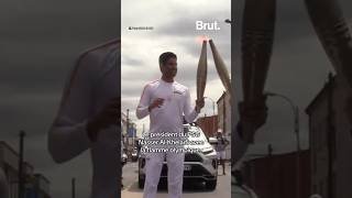Le président du PSG Nasser al-Khelaïfi avec la flamme olympique #paris2024