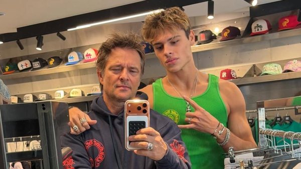 À 21 ans, Cameron Smet, le fils de David Hallyday, fait ses débuts de mannequin