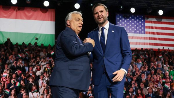 Deux jours après la visite de JD Vance, la Hongrie annonce qu'elle va acheter pour un demi-milliard de dollars de pétrole américain "dans les mois à venir"