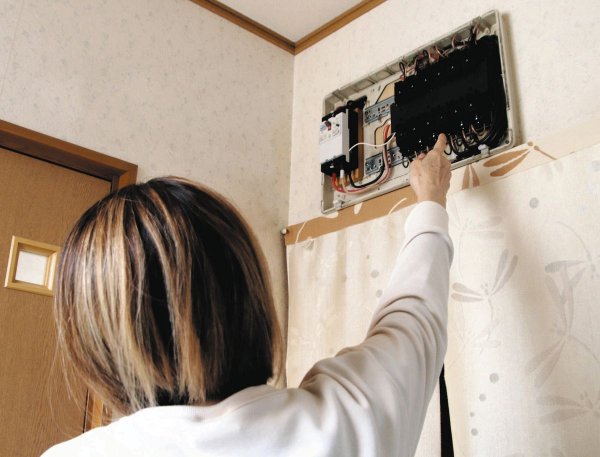 電気がつかない…修理を呼んだら50万円と言われた　「ブレーカー工事詐欺」危うく免れた女性が語る「手口」：東京新聞デジタル