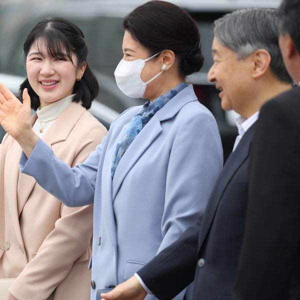 愛子さま　福島ご訪問では歓声の嵐！宮内庁内でささやかれる「次の海外公式ご訪問候補」（女性自身） - Yahoo!ニュース