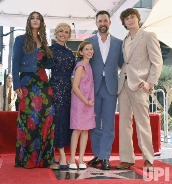 Photo: Noah Wyle Honored With Star on Hollywood Walk of Fame - LAP20260409913 - UPI.com