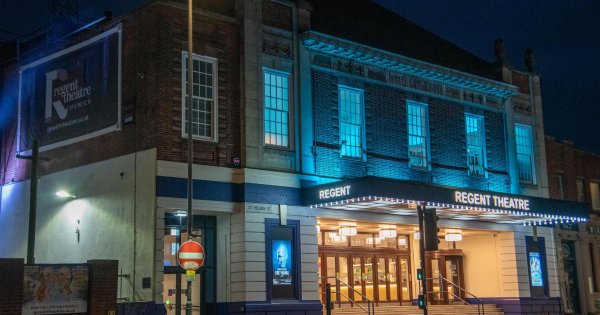 Showbiz legends coming to Suffolk on UK tour