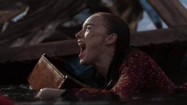 ’Thrash  Review: Phoebe Dynevor Gives Birth in Floodwaters Teeming With Sharks in Preposterous but Enjoyable Netflix Pulp