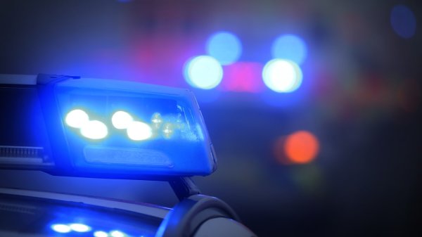 Unfall auf A43: Transporter kracht in Schrammwand – Autobahn gesperrt