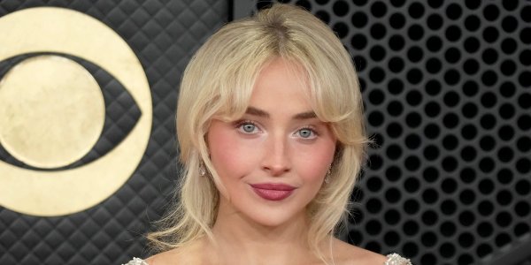 サブリナ・カーペンター、ブロンド卒業⁉ 前髪×漆黒ヘアの“別人級”ショットにファン騒然