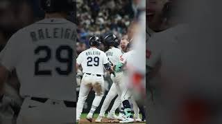 J.P. Crawford WALKS IT OFF! 🔱