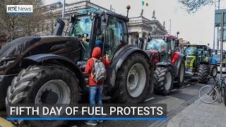 Fuel protest latest: Arrests, disruption and talks | RTÉ News