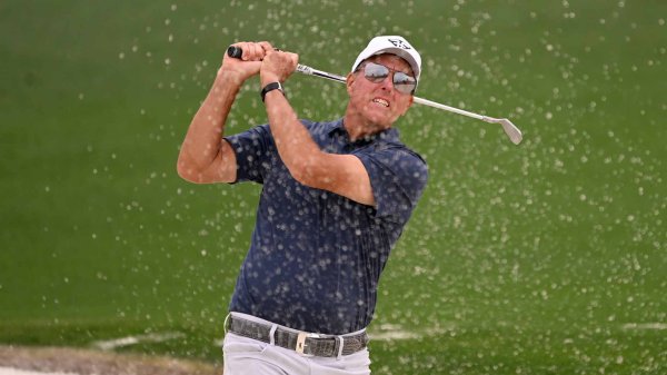 Phil Mickelson, from afar, laments loss of Masters 'intrigue'