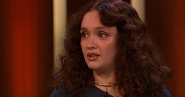 Oldham actress discusses perks of fame on The Claudia Winkleman Show