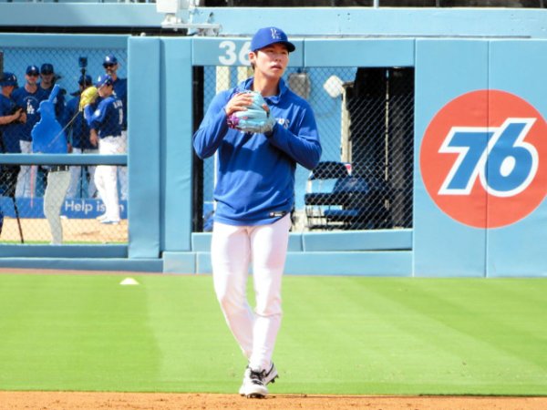 ドジャース　日に日に増すキム・ヘソンの存在感　鮮やか併殺＆左腕から安打　試合前は毎日早出で守備練習　ロバーツ監督も信頼「いい働きをしている」（デイリースポーツ）｜ｄメニューニュース