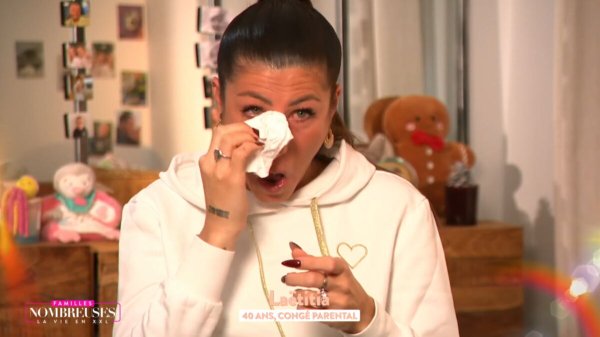 En larmes, Laëtitia Provenchère (Familles nombreuses) explique pourquoi elle a eu peur de dévoiler sa grossesse à la mère de Guillaume - Télé-Loisirs