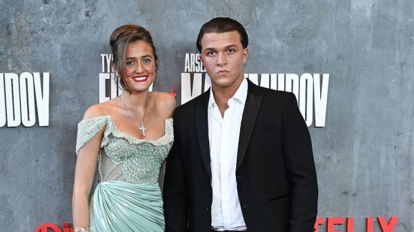 Tyson Fury’s daughter Venezuela stuns with fiancé Noah Price at boxing comeback