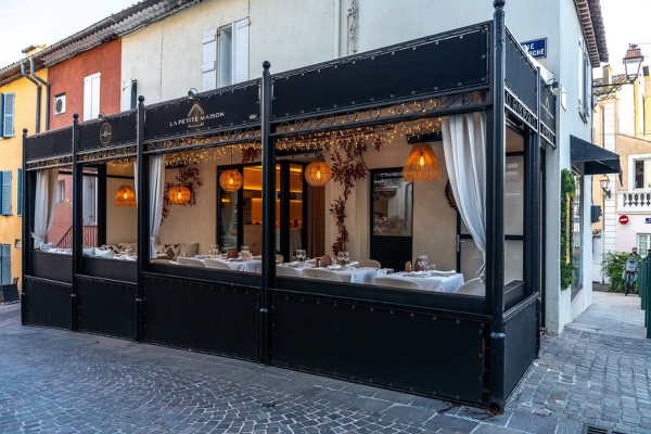 « Cet acte malveillant a causé des dommages matériels significatifs » : un restaurant considérablement dégradé après un incendie à Sainte-Maxime