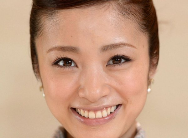 「まっっっじで」「デートしてた」衝撃婚から14年…3児の母、上戸彩〝ディズニーシーの中の人〟とレア2S「仲の良さ伝わる」「40歳とか見えない、老けなさすぎ」：「おっ！」でつながる地元密着のスポーツ応援メディア 西スポWEB OTTO!