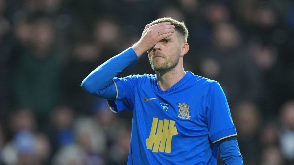 Chris Davies dropped Birmingham City striker Ducksch over ’internal matter’